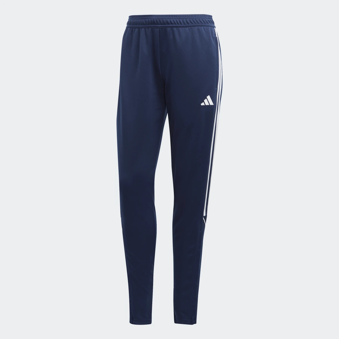 Detalle de Pantalón Tiro 23 League de Adidas: cómodo, versátil y pensado para el día a día
