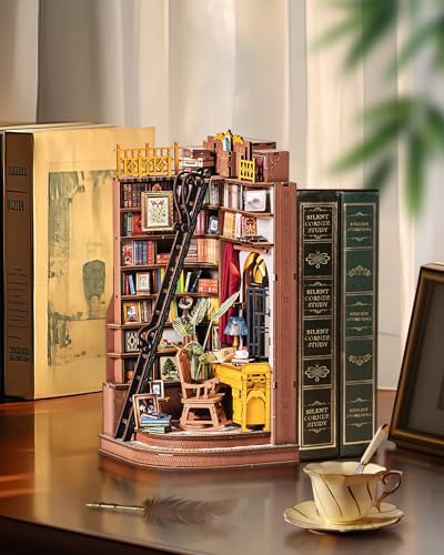 Detalle de Rolife Book Nook Kit Silent Corner Study: casa miniatura 3D de madera con luces LED