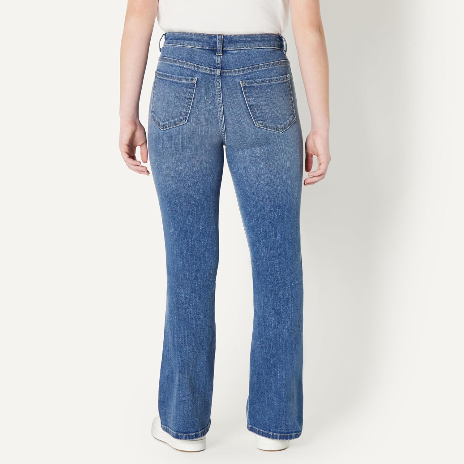 Thumbnail 2 de Amazon Essentials Girls' High Stretch High-Rise Flare Jeans
