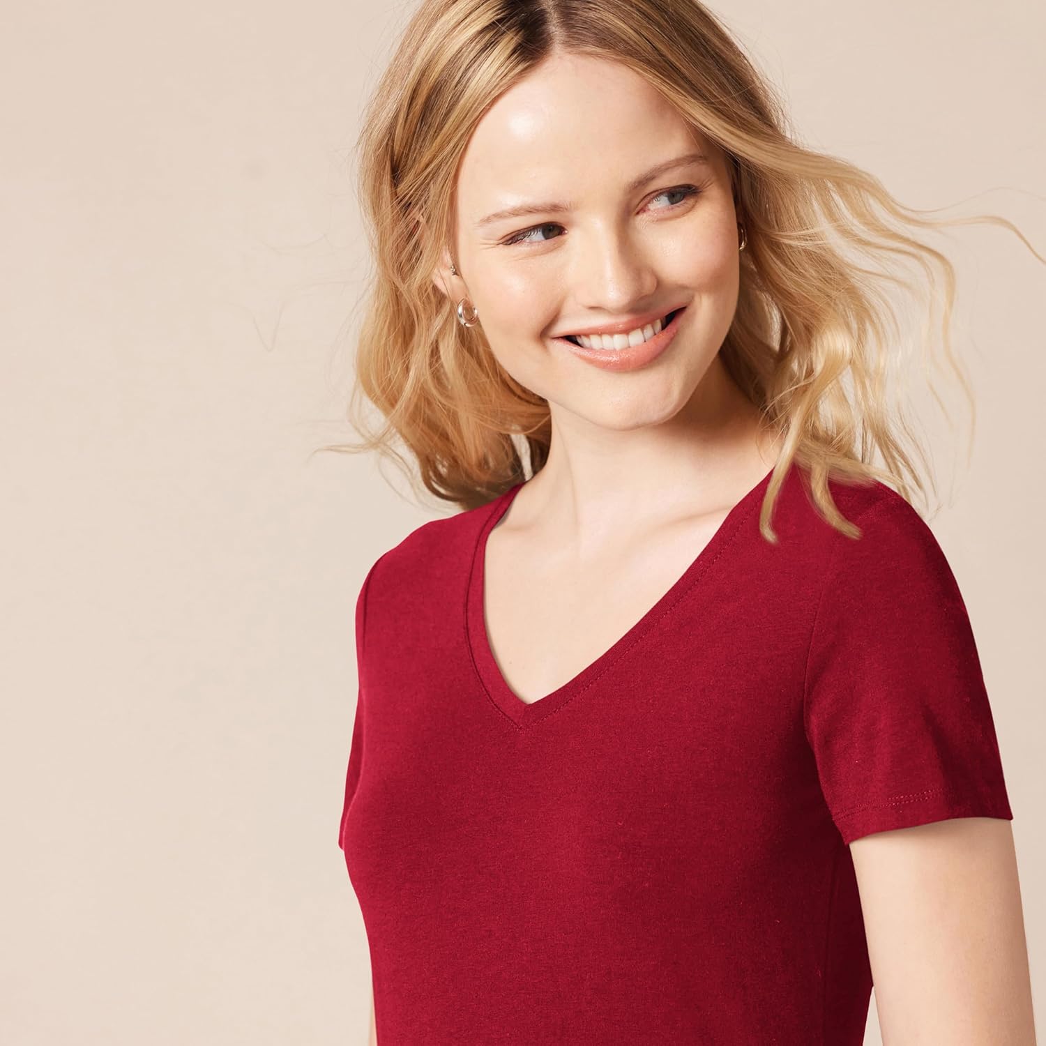 Thumbnail 3 de Amazon Essentials Damen Kurzarm-T-Shirt Regular Fit – Rundhals- oder V-Ausschnitt, Multi-Packs