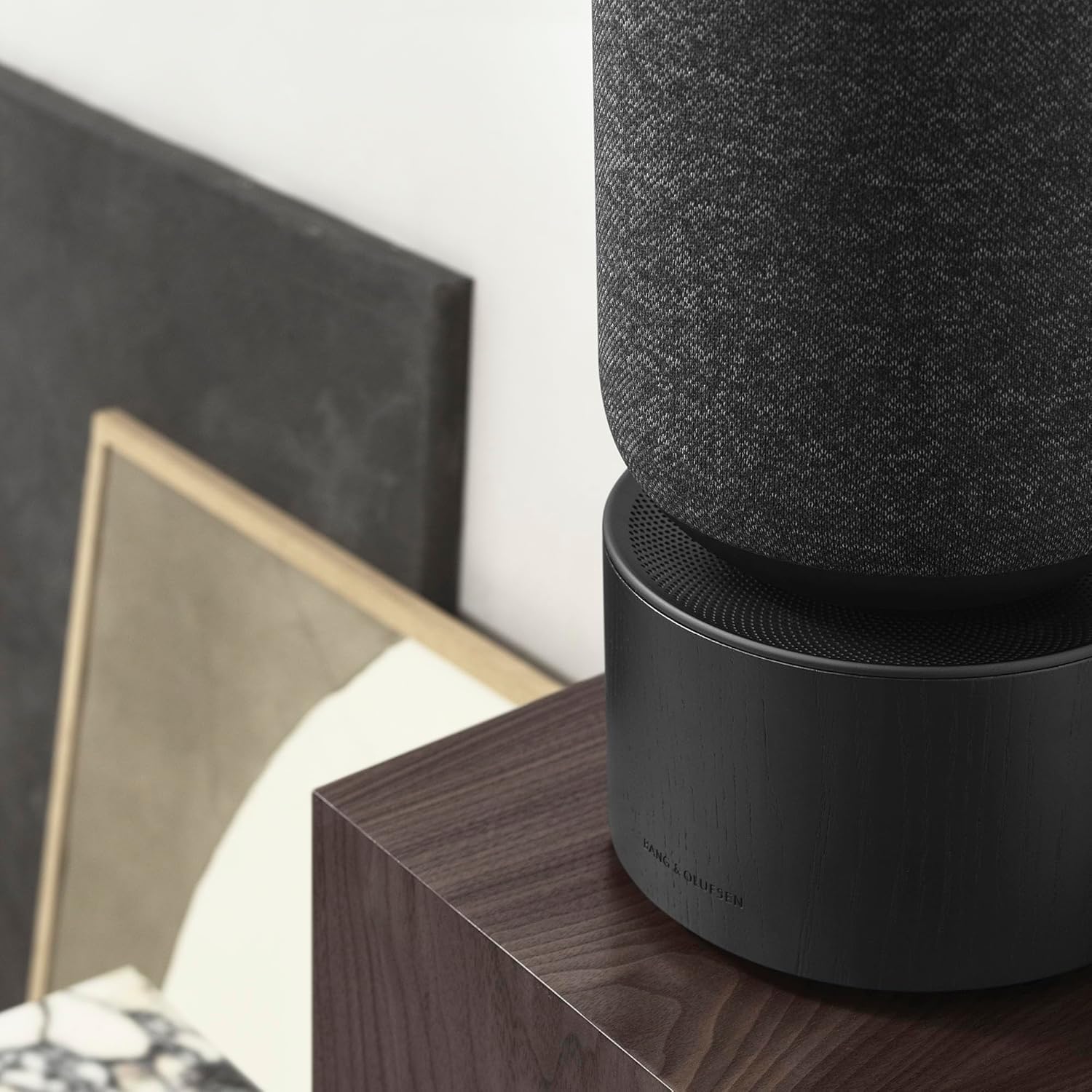 Detalle 2 de Beosound Balance von Bang & Olufsen – Premium-WLAN- und Bluetooth-Lautsprecher mit 360-Grad-Klang