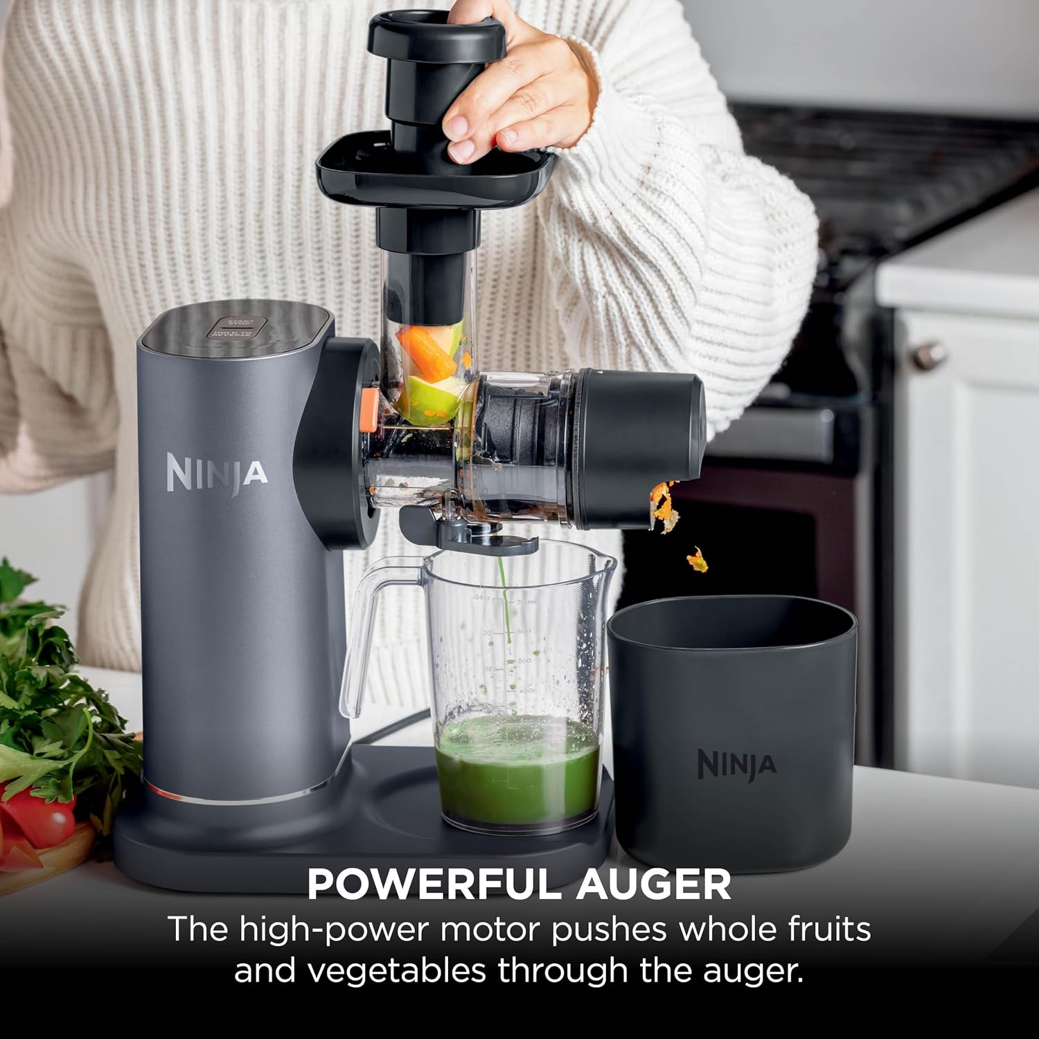 Detalle de Ninja JC151UK cold press juicer with 700ml jug & 1.1L pulp container