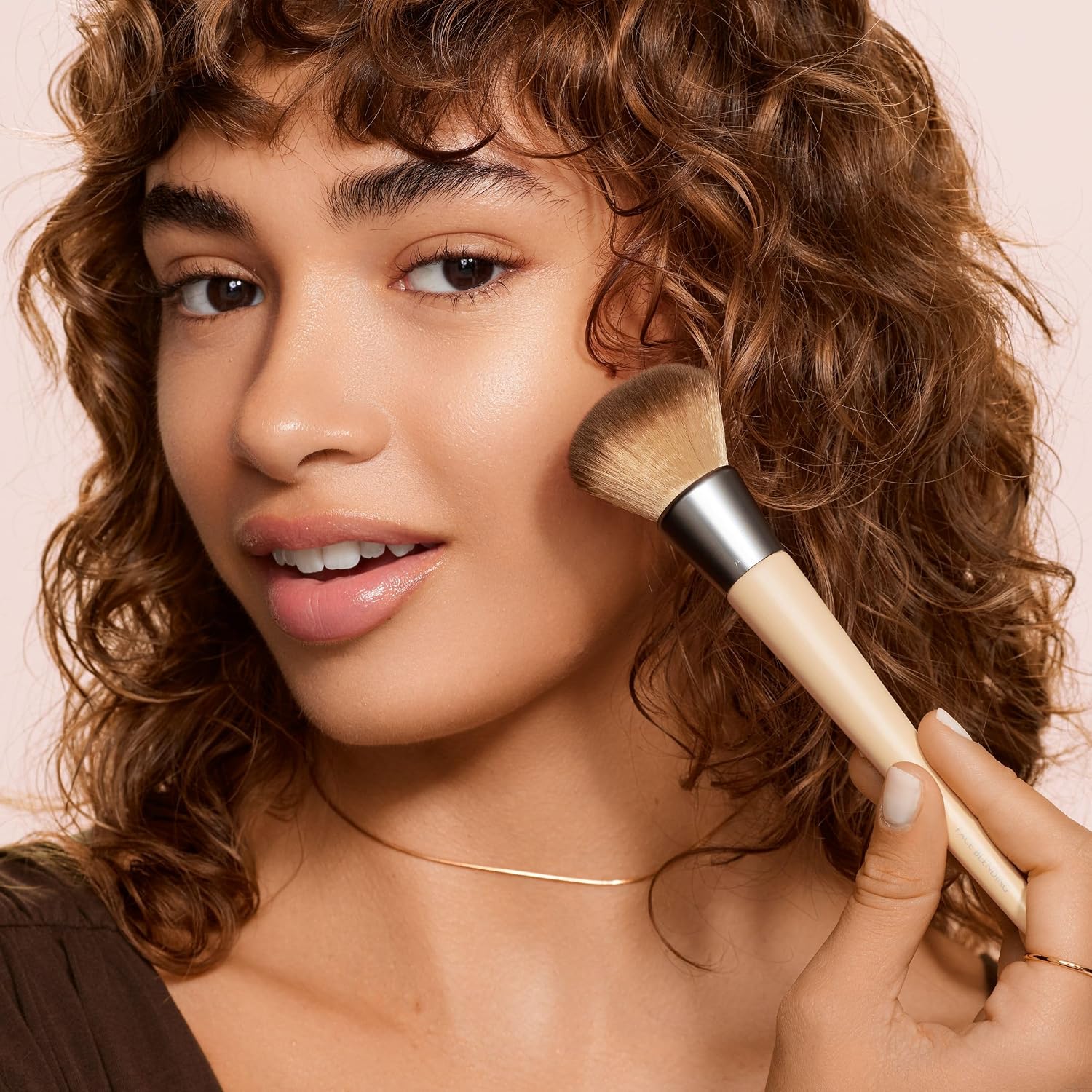 Thumbnail 6 de EcoTools Blending Face Makeup Brush – tät foundationborste med syntetstrån