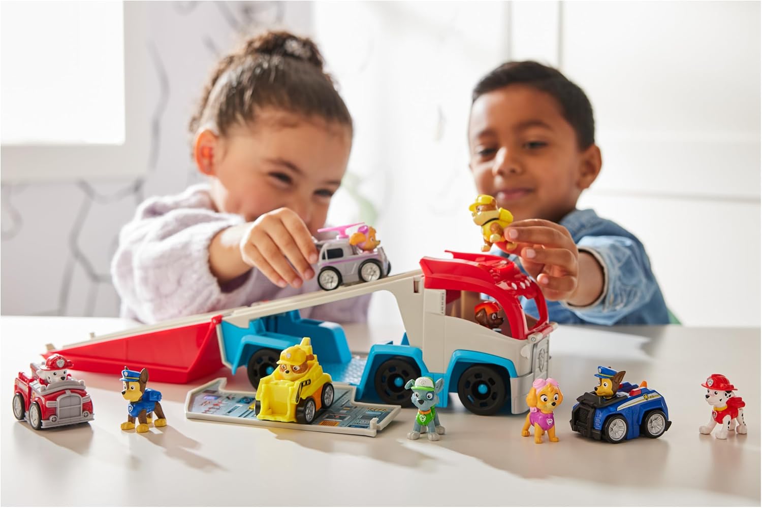 Detalle de Paw Patrol Pat Patrouille Pup Squad : Patrouilleur Chase (camion + voiture figurine)