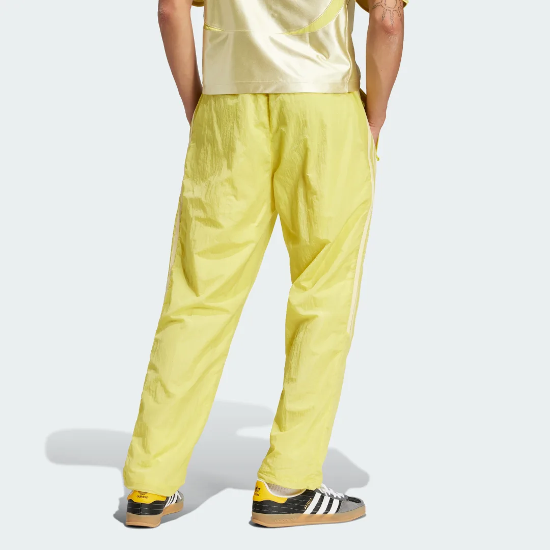 Thumbnail 1 de Pantalón Adicolor 2000s Woven de Adidas: evolución urbana en amarillo