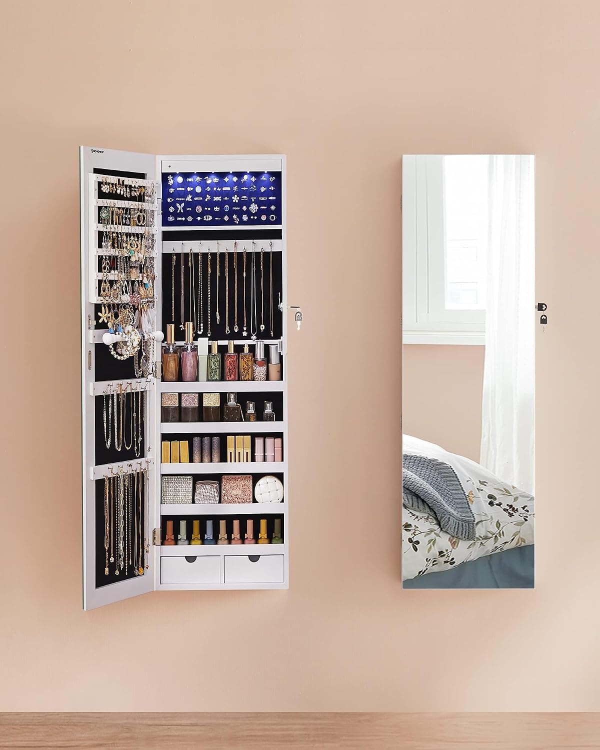 Detalle 2 de SONGMICS BERIT JJC99WT Lockable Jewellery Cabinet with Full-Length Mirror and LEDs