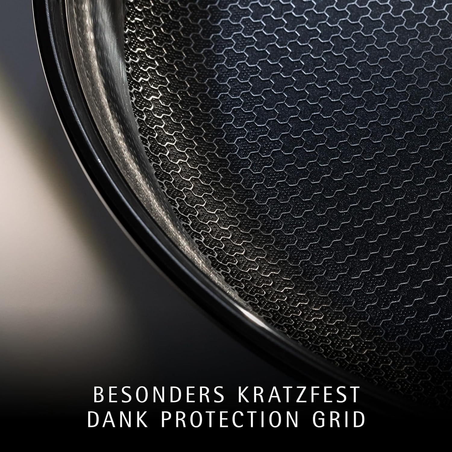 Thumbnail 1 de WMF Profi Resist Bratpfanne 28 cm aus Edelstahl – kratzfeste Wabenstruktur, Antihaftbeschichtung & Induktion