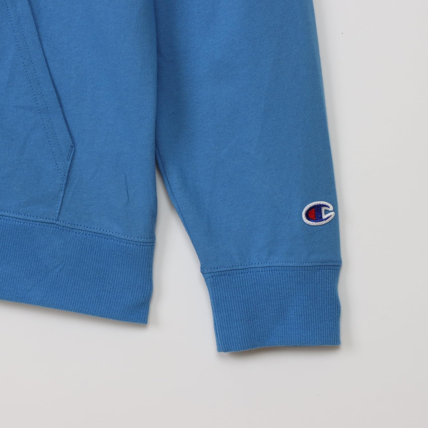 Detalle de Champion CK-Z101 キッズ ジップフーデッドシャツ 綿100%・胸元ロゴ刺繍・フロントポケット