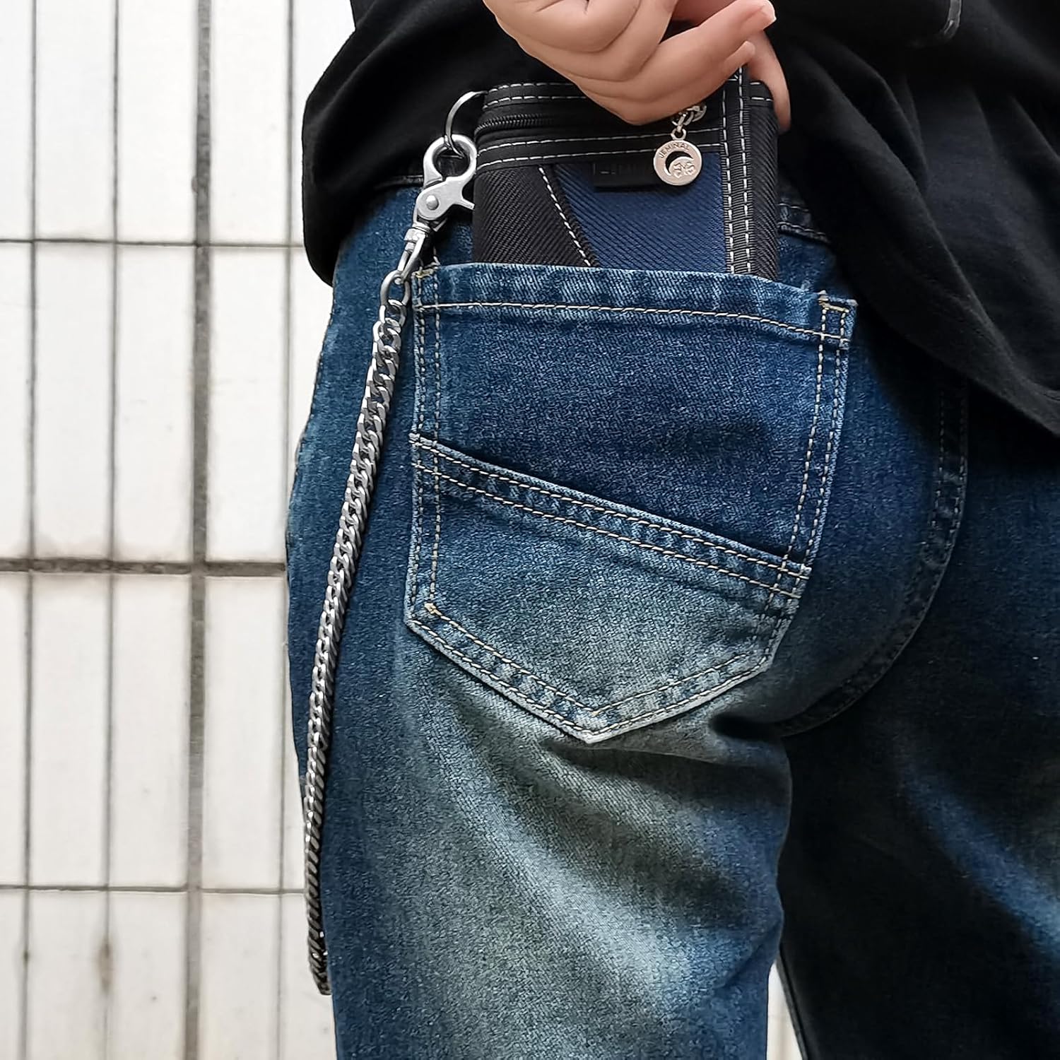 Detalle 2 de Ahiller Men’s Wallet Chain 25" Stainless Steel with Double-Lock Carabiner