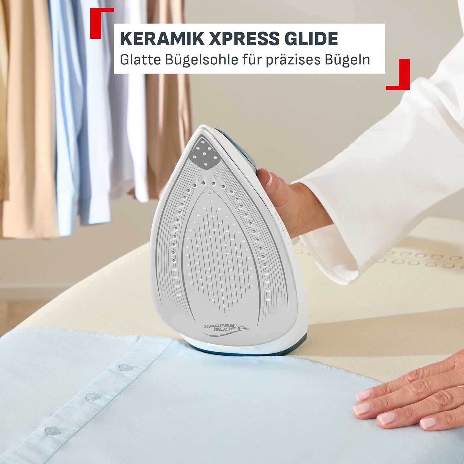 Detalle de Tefal Power Pro Compact 200 Dampfbügelstation SV6210E0 – kompakt, kraftvoller Dampf mit keramischer Bügelsohle