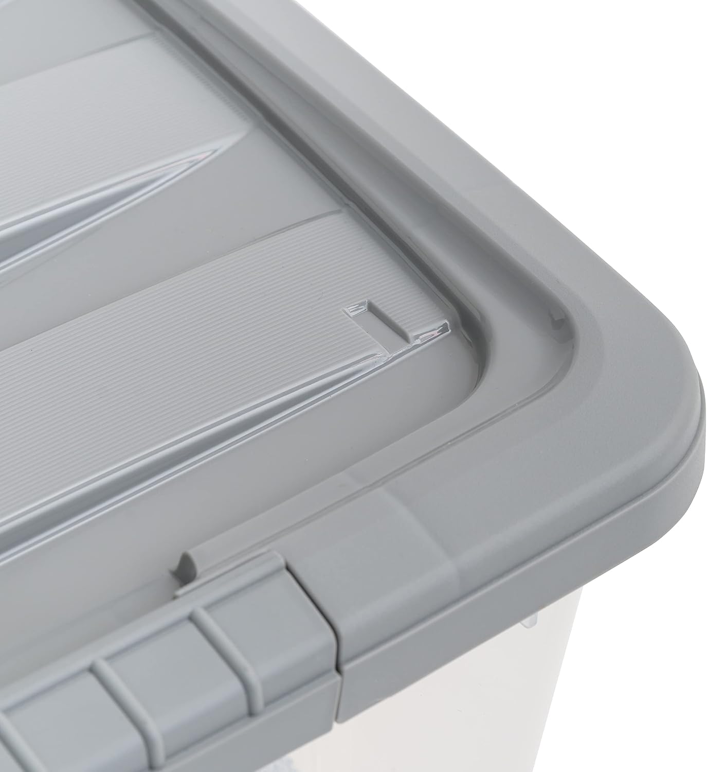 Detalle 2 de Amazon Basics 32 Quart Storage Bins