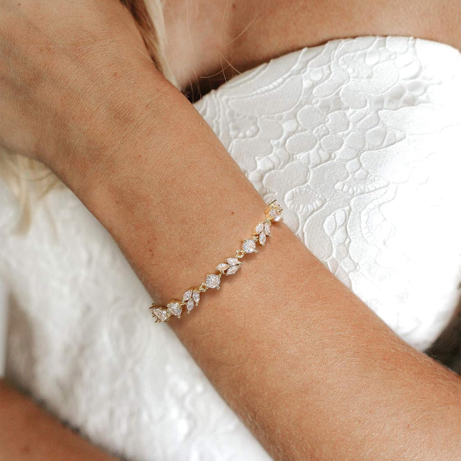 Detalle 2 de Clearine Bracciale da sposa con zirconi cubici: braccialetto tennis in ottone per damigelle d'onore