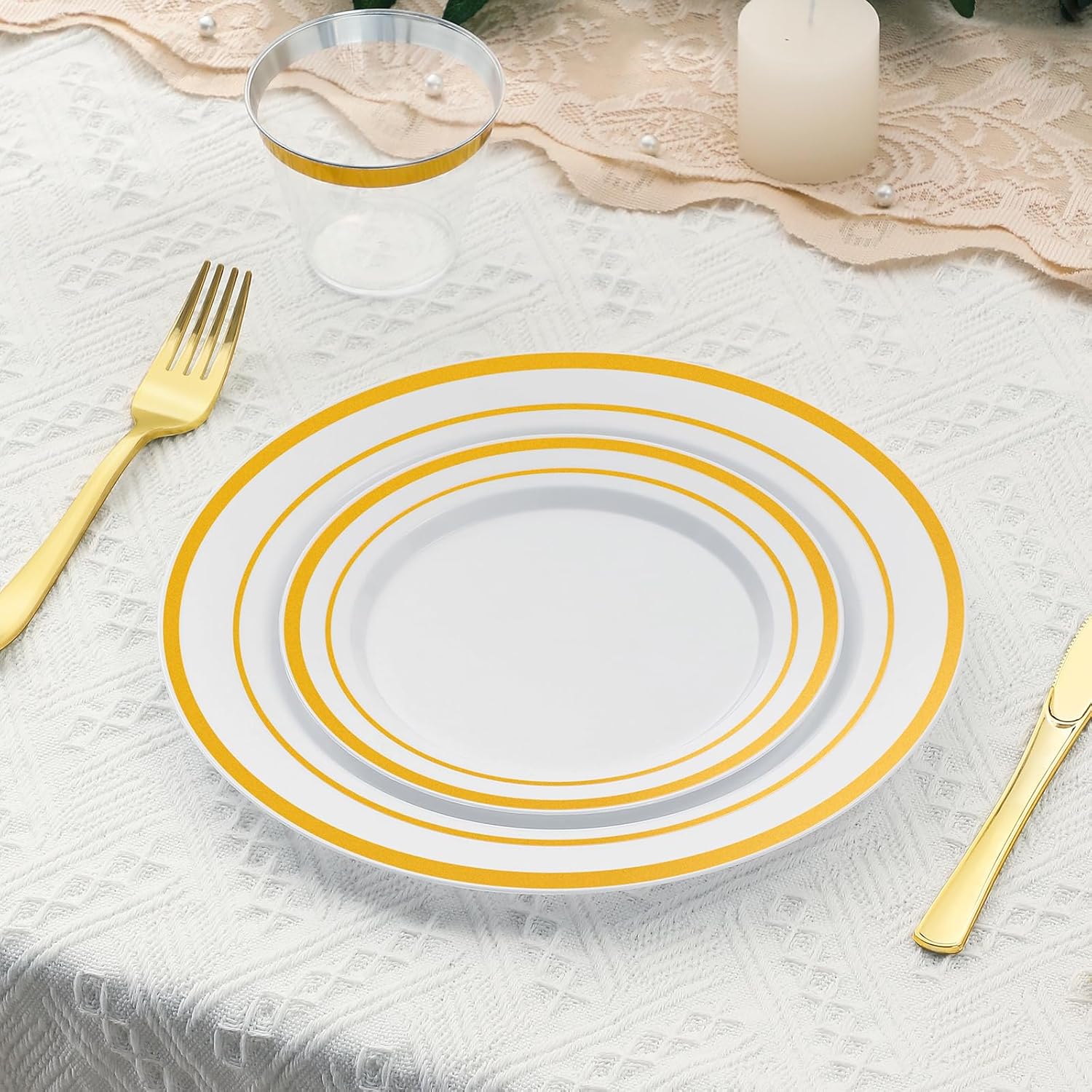 Detalle de AOZITA 200PCS Gold Plastic Plates Set: Heavy Duty Disposable Dinnerware with Gold Rim