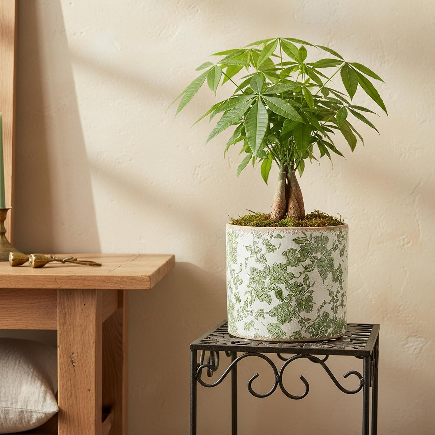 Detalle de Xiaan Jiaju 7.7" Ceramic Planter with Floral Crackle Glaze and Drainage