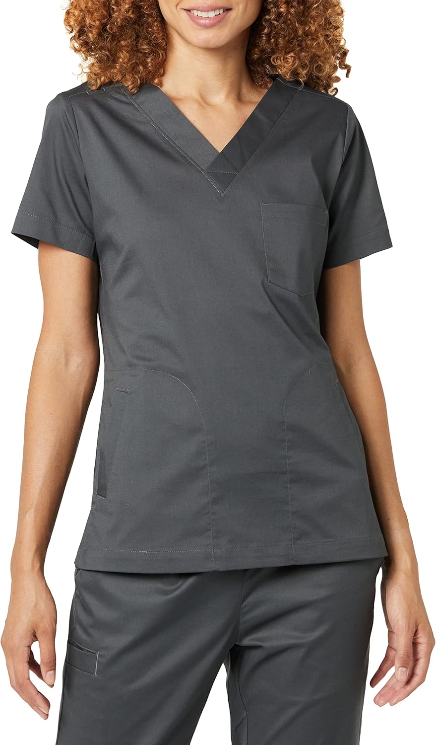 Thumbnail 3 de Amazon Essentials Damen Scrub-Top klassischer Schnitt mit V-Ausschnitt und kurzen Ärmeln (auch in Übergrößen)