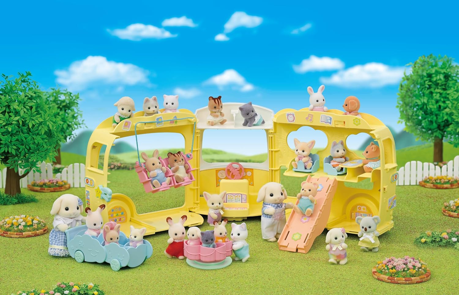 Detalle 2 de Sylvanian Families 5744 Adventure Nursery Bus Rainbow Playset with Slide and Swing