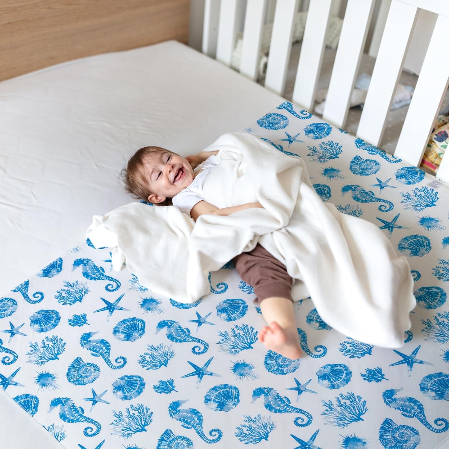 Detalle de MooMoo Baby MMBBPTPHM-38 Waterproof Mattress Protector, Cotton Top, Reusable