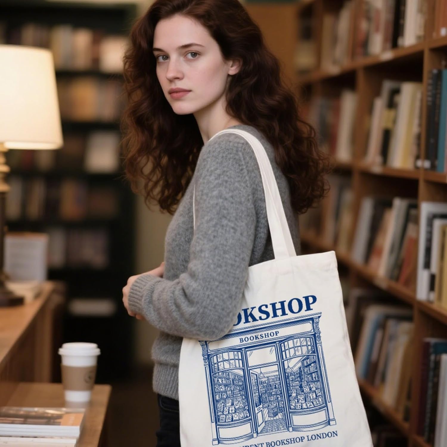 Detalle de ANATTASOUL Canvas Tote Bag London Bookshop – Durable Reusable Tote for Everyday Use