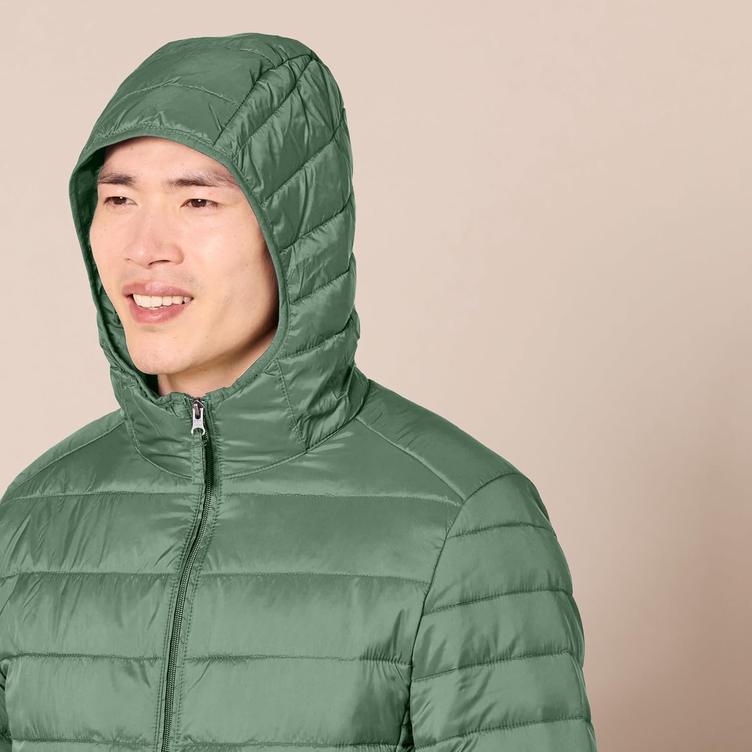 Detalle de Lightweight water resistant puffer jacket
