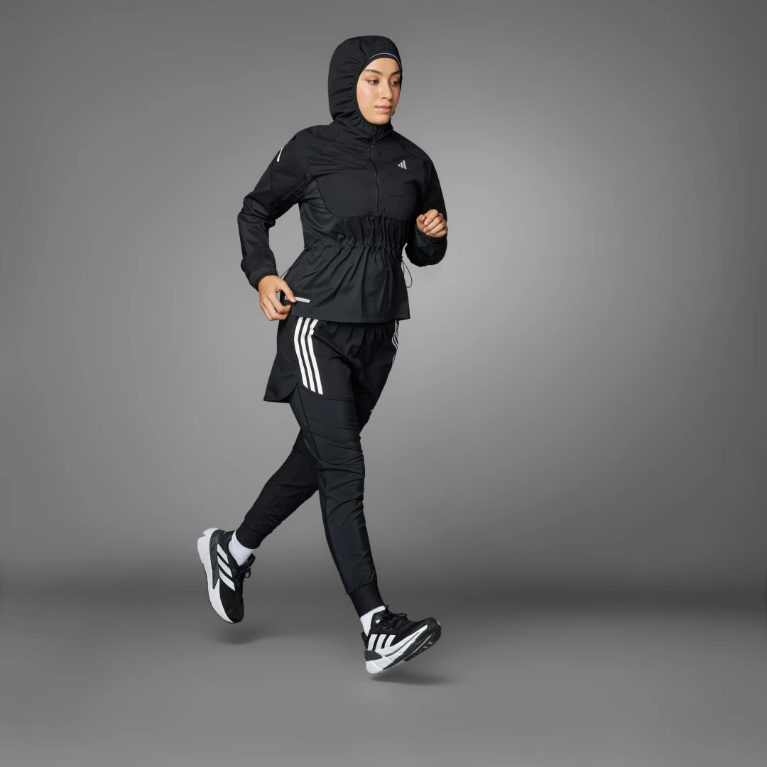 Detalle de Chaqueta Ultimate de Adidas – negro, versátil y para uso diario