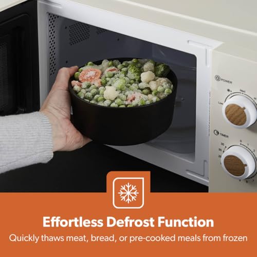 Detalle de GEEPAS NordiQ 20L Microwave Oven: 700W, 5 Power Levels, 35-Minute Timer in Cream
