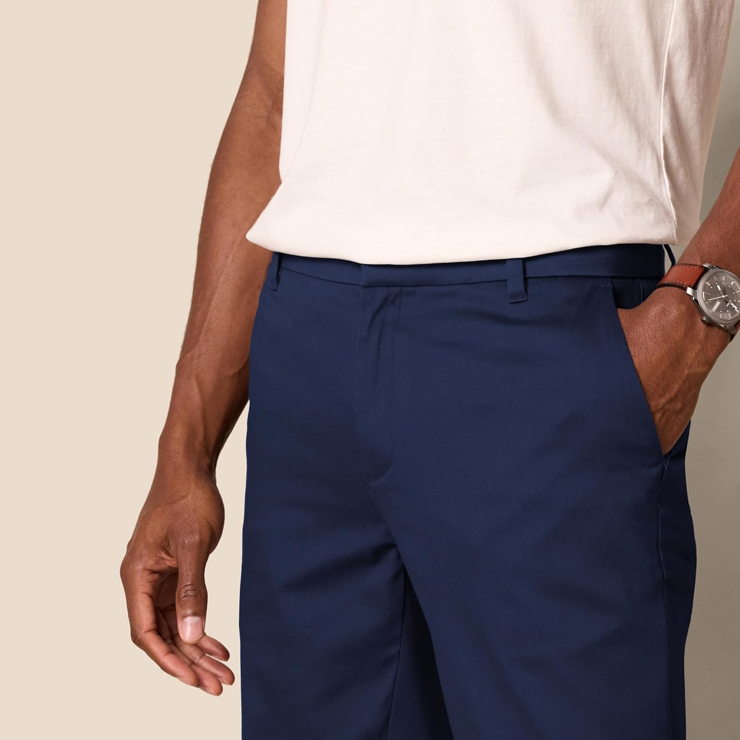 Thumbnail 2 de Amazon Essentials Men’s Slim-Fit Wrinkle-Resistant Flat-Front Stretch Chino Trousers