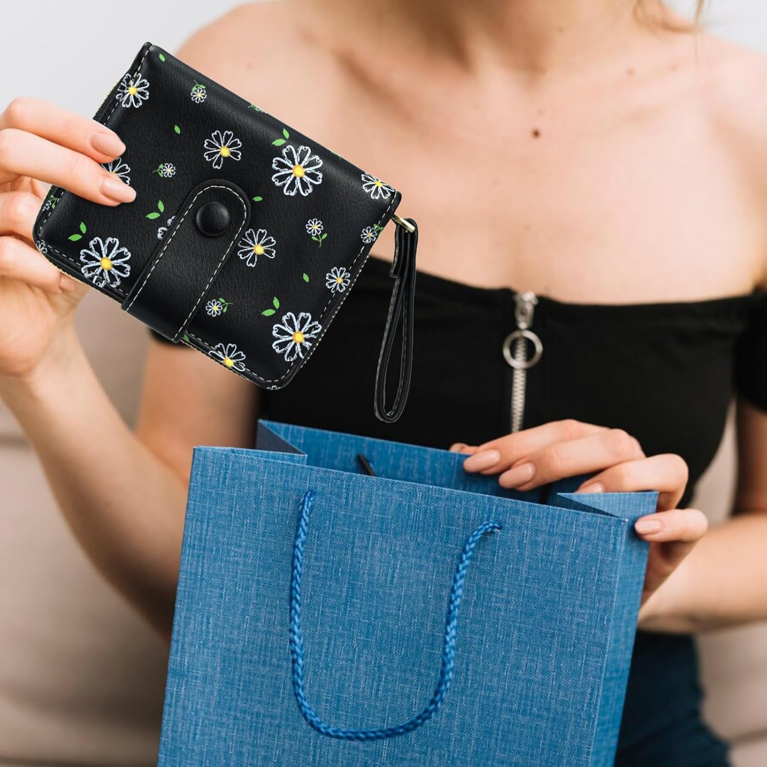 Detalle 2 de Farcauo mini porte-monnaie pour femme : petit portefeuille multifonctions noir à motif fleurs