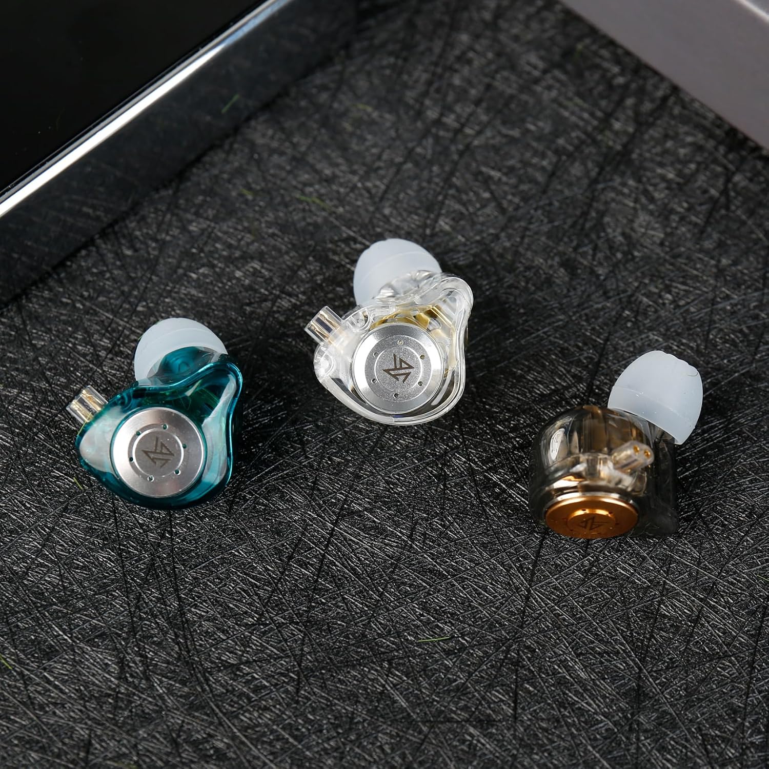Detalle de Yinyoo KZ EDX PRO Earphones: 1 Dynamic Driver, 10mm Bass-Driven Sound, Detachable Cable with Mic (Cyan)