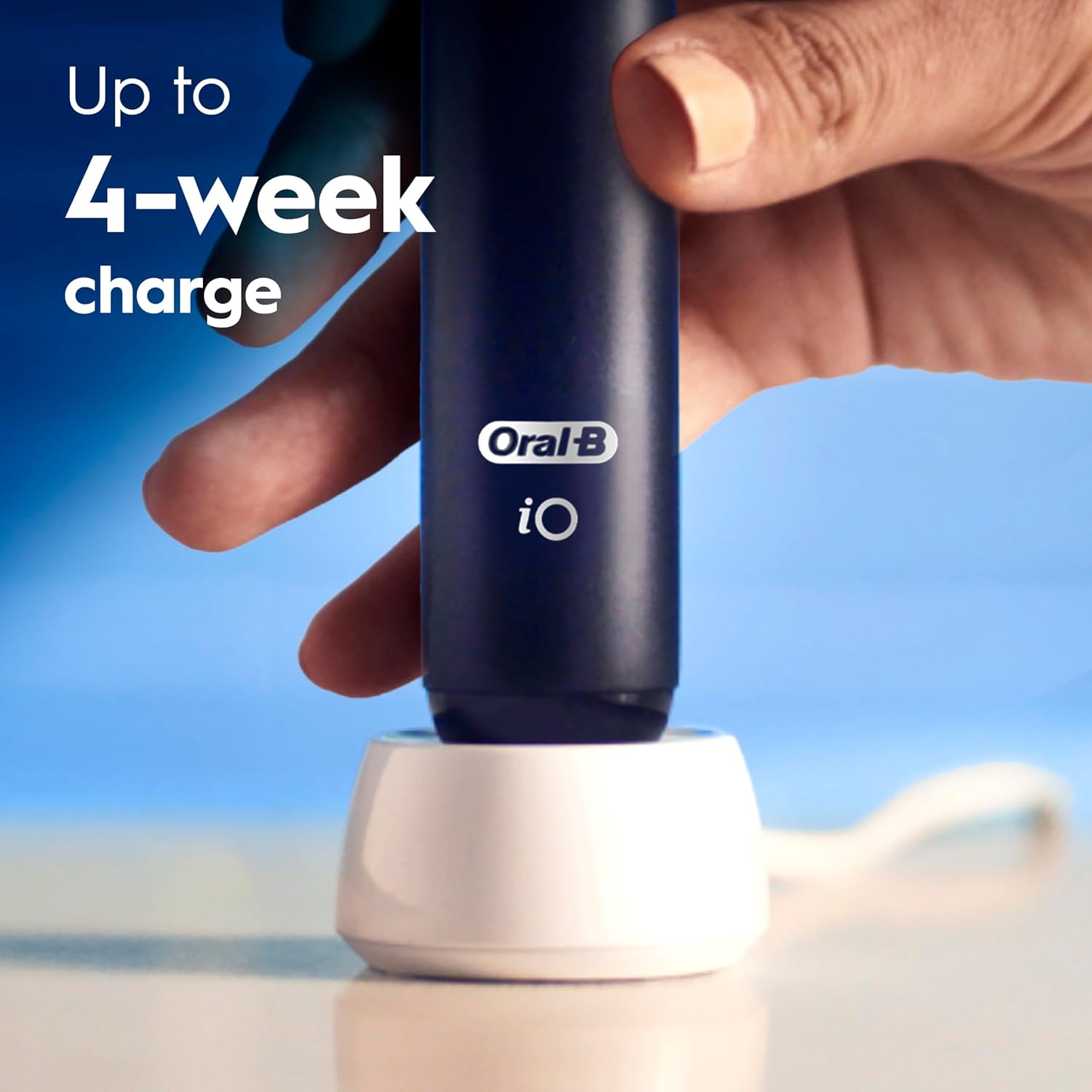 Thumbnail 6 de Oral-B iO2 electric toothbrush for adults (Night Black) with travel case, gentle care brush head and 2-minute timer