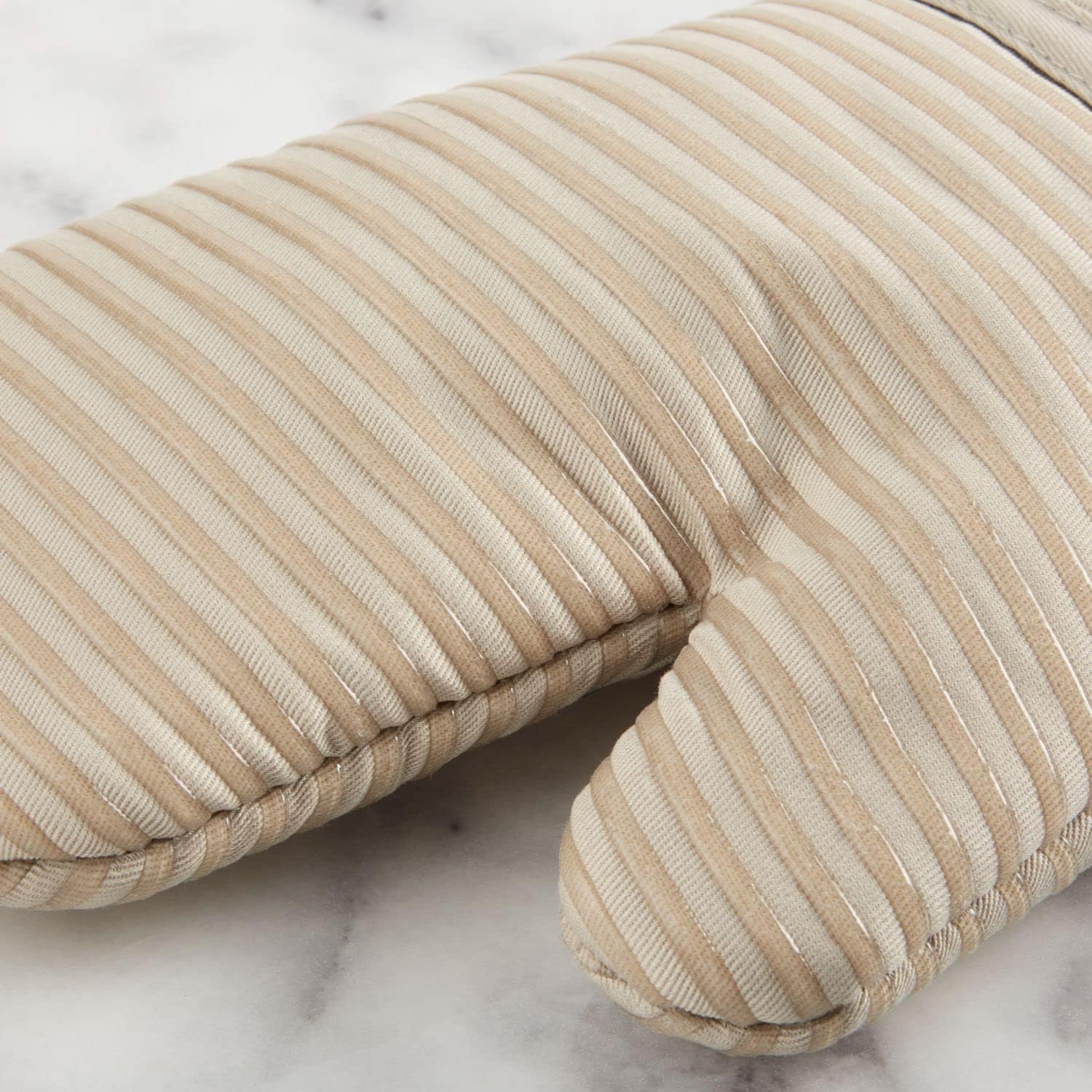 Thumbnail 3 de KitchenAid Quilted Oven Mitt Set