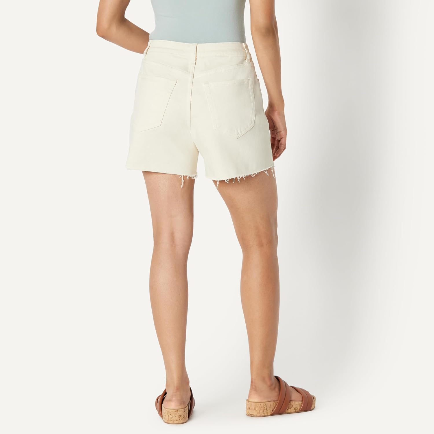 Thumbnail 1 de Amazon Essentials Women's Low Stretch Mid-Rise Regular-Fit Jean Short