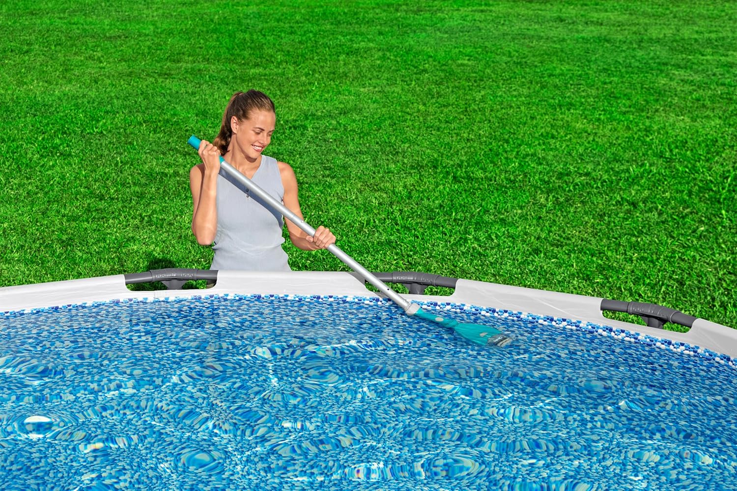 Detalle 2 de Bestway Aqua Tech Cordless Pool Vacuum