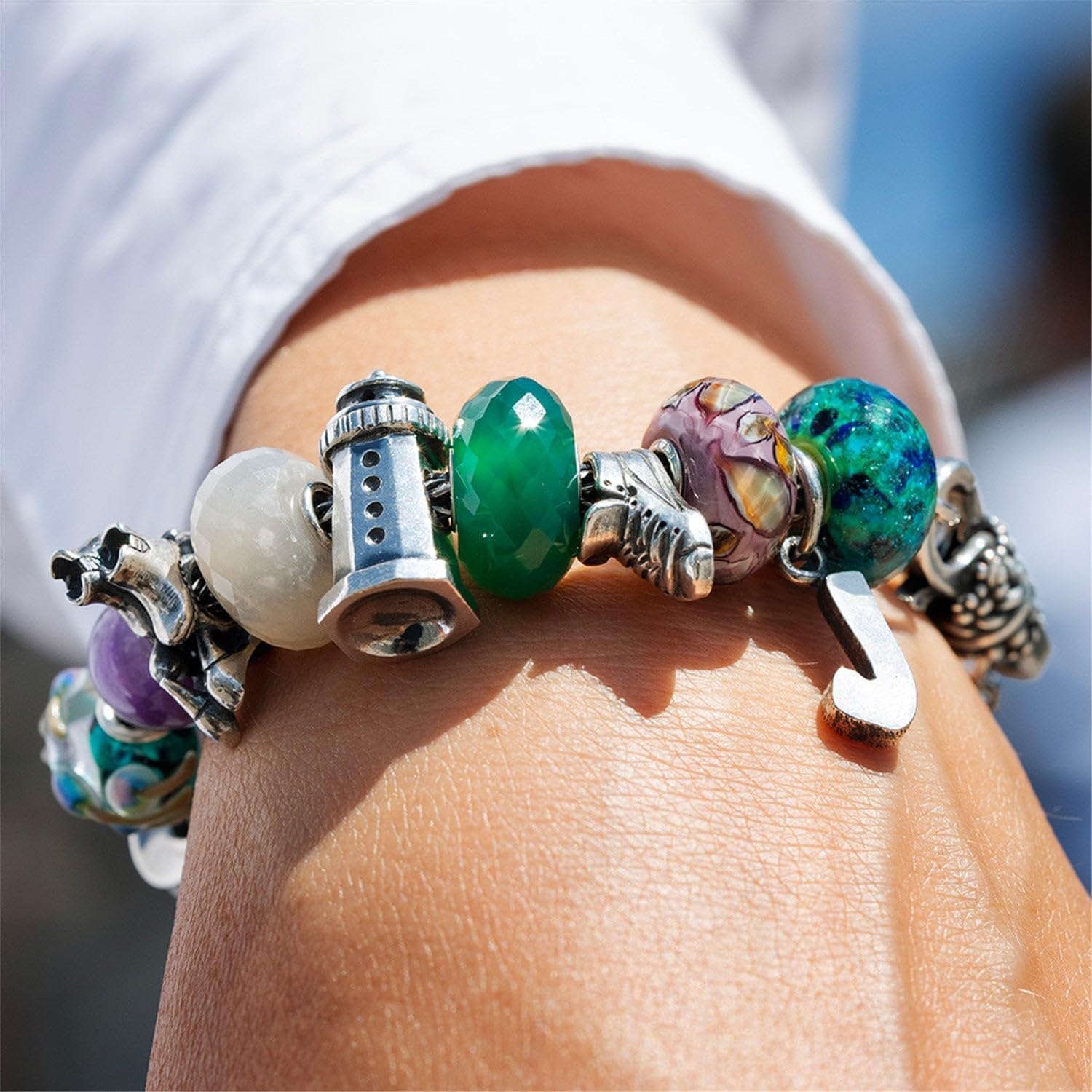 Detalle 2 de Trollbeads Herbst Kollektion Pfad des Glücks 2024 Silberbeads – Handgefertigt (TAGBE-40136)