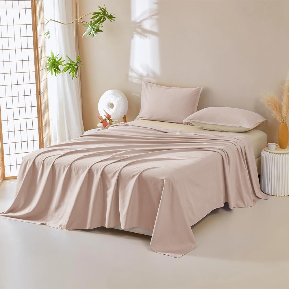 Detalle 2 de DUJUIKE Waterproof Bed Sheet Cover (Camel) — pet hair resistant mattress protector for dogs & cats, Queen 200 x 230 cm