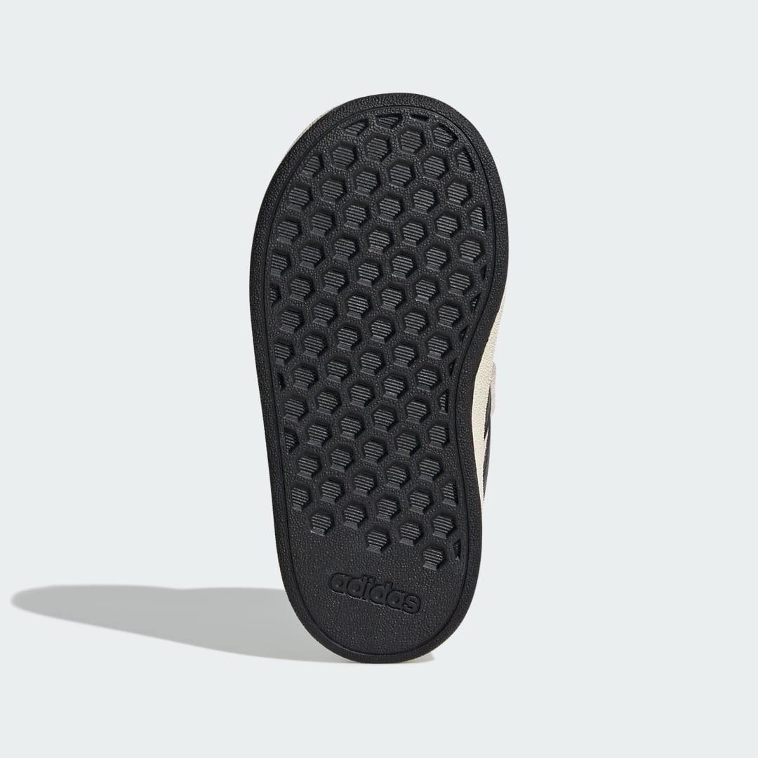 Detalle de Zapatilla Grand Court 2.0 de Adidas – estilo clásico en blanco