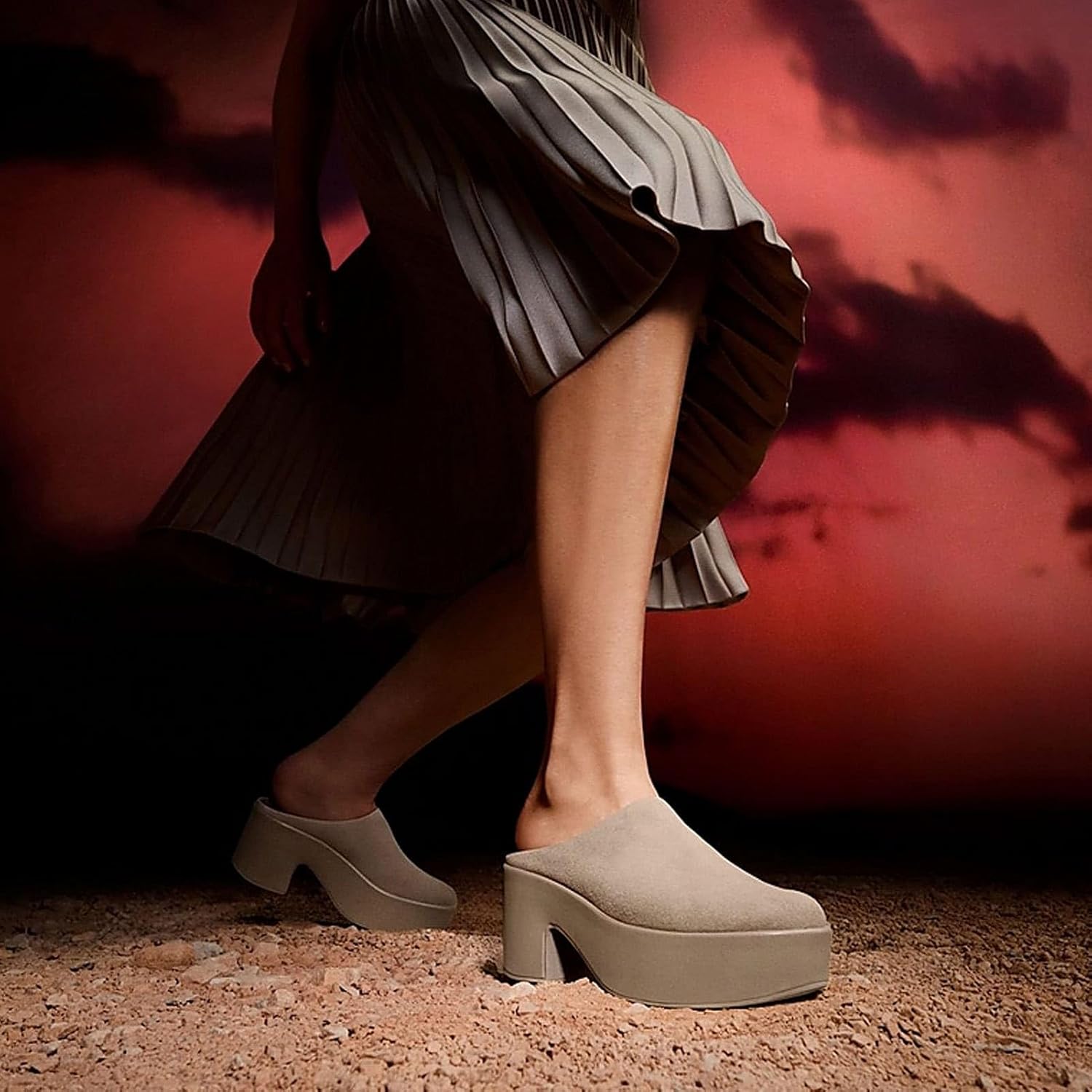 Detalle de Fitflop Women's Platfforms Suede Heeled MulesMule