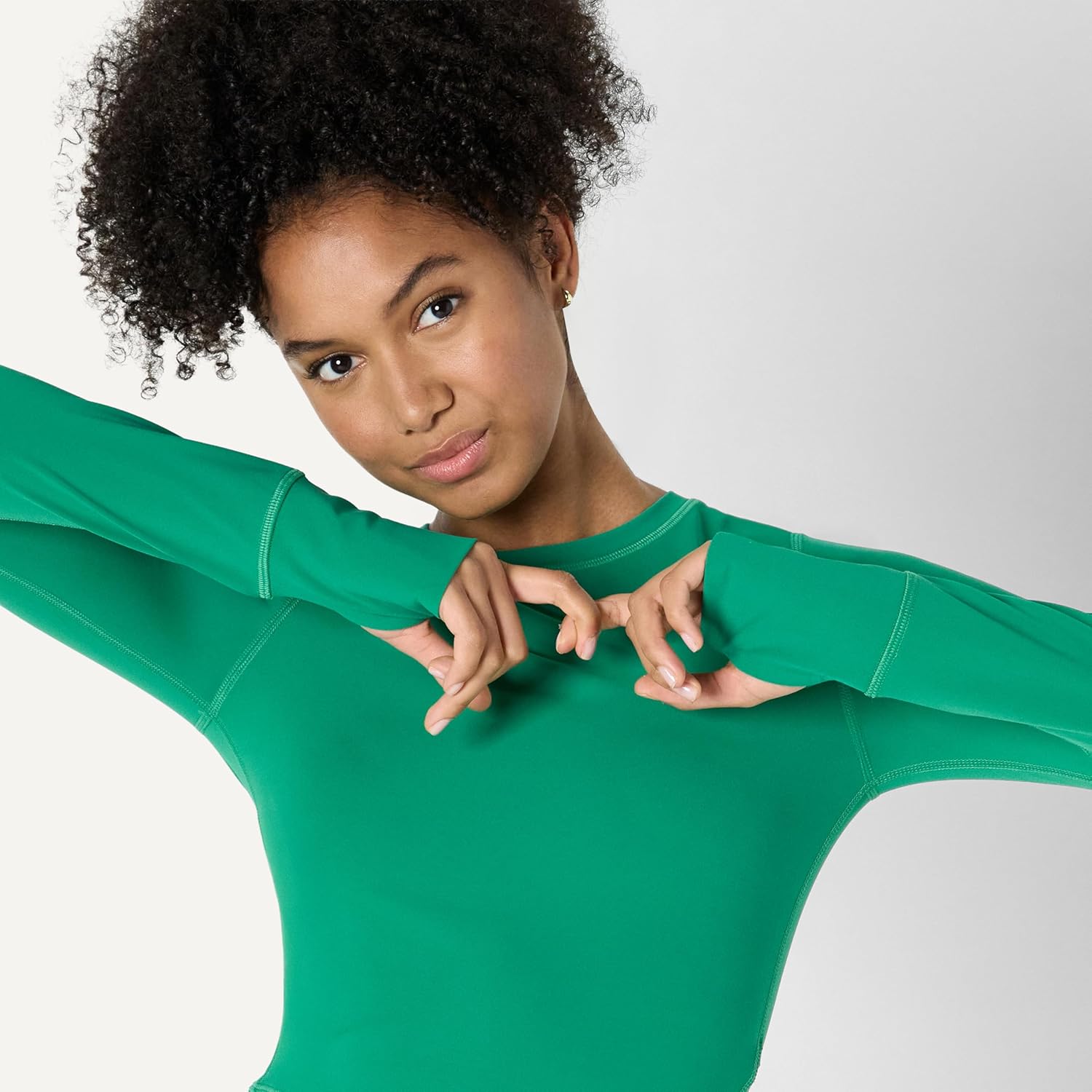 Thumbnail 3 de Amazon Essentials Women’s Active FormFlex Buttery Soft Long Sleeve Slim Fit Crop Layering Workout Top