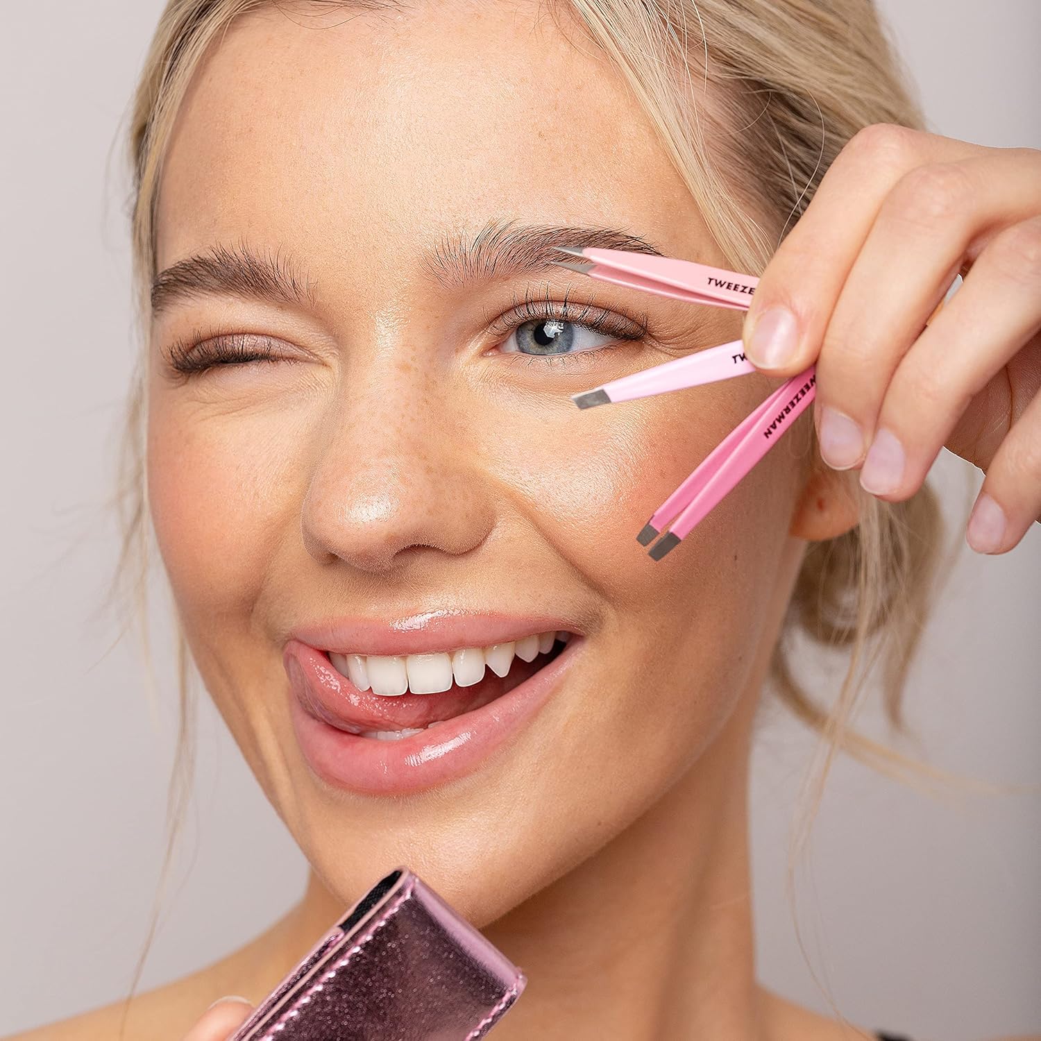 Thumbnail 2 de TWEEZERMAN Micro Mini Pinzetten Set (3-teilig) fürs Augenbrauenzupfen in Reisegröße – Pink