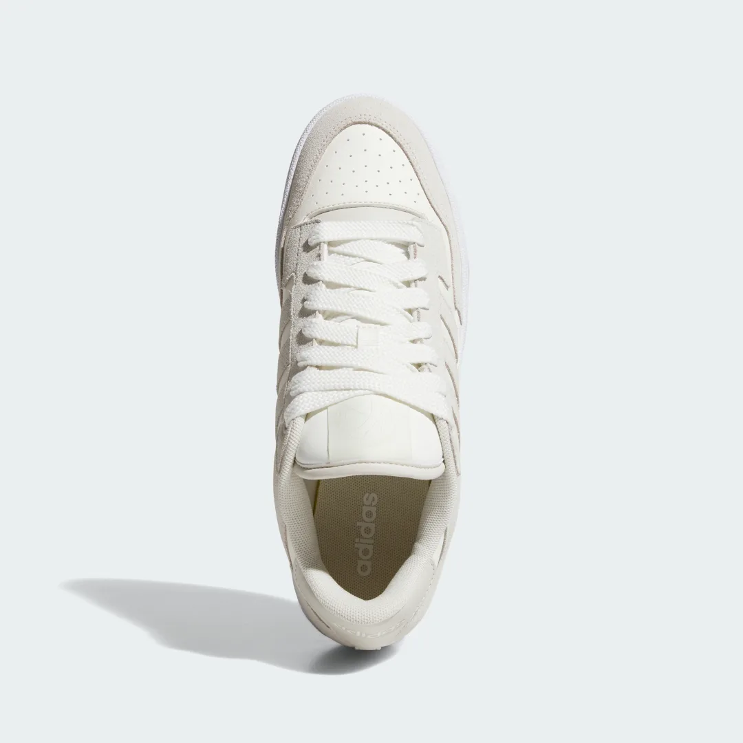 Detalle de Adidas Zapatilla Rapid Court Low — estilo court moderno para uso diario