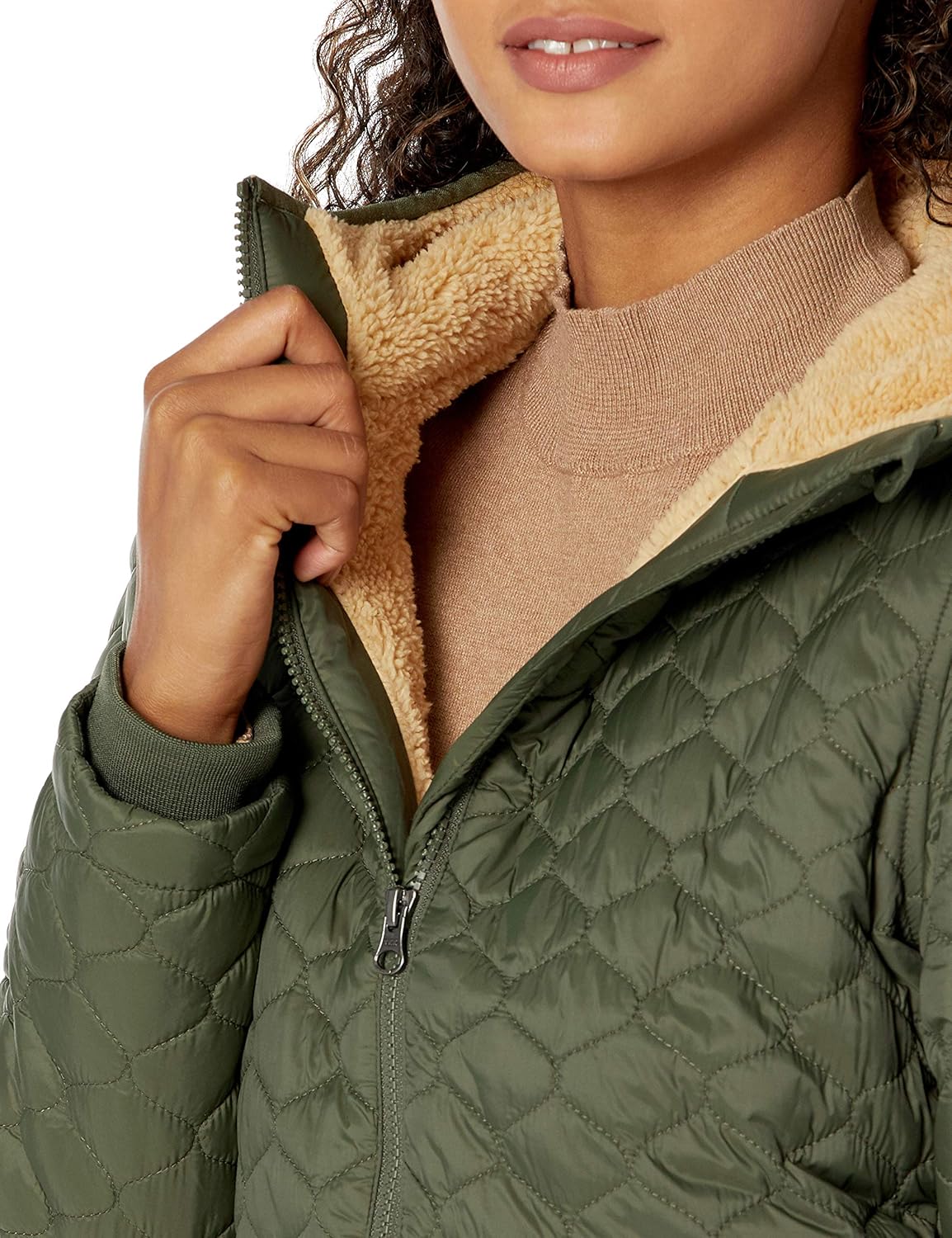 Thumbnail 2 de Amazon Essentials Women’s Lightweight Quilted Full-Zip Water-Resistant Sherpa-Lined Hooded Puffer Jacket