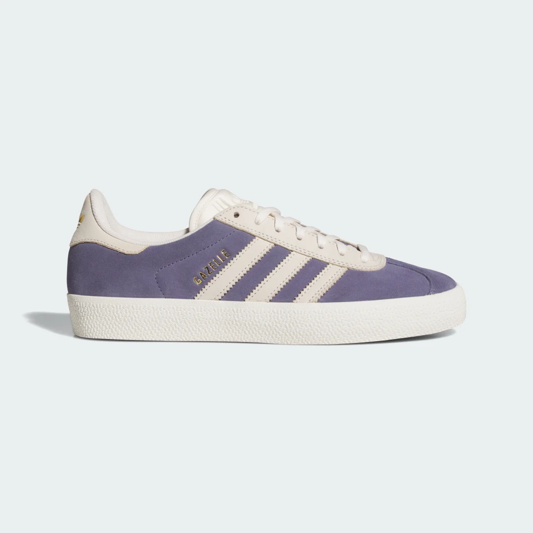 Detalle de Gazelle ADV de Adidas: Zapatilla violeta para uso diario con estilo clásico