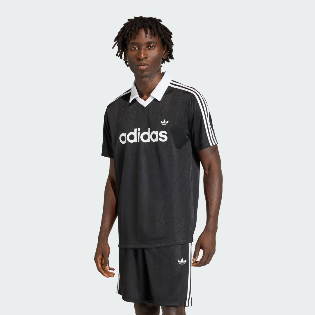 Detalle de Camiseta técnica con cuello Archive Adidas negra
