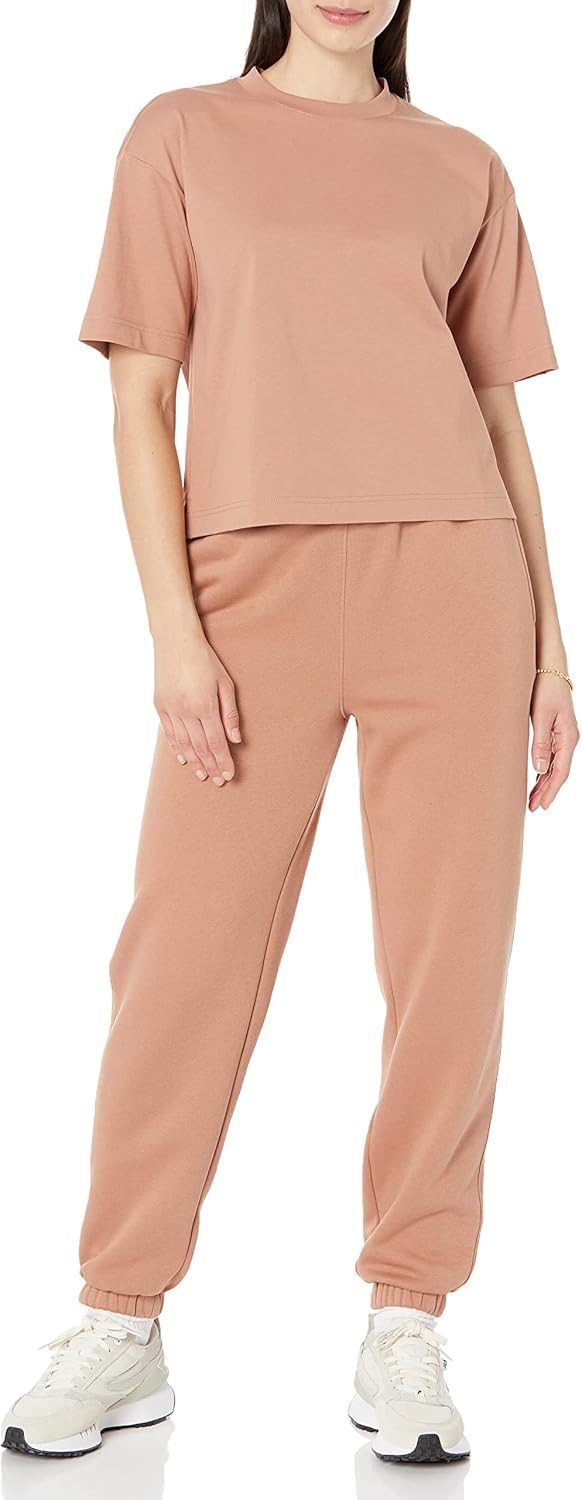Thumbnail 3 de Amazon Essentials Damen-T-Shirt aus Bio-Baumwolle, oversized Boxy-Schnitt, kurzwarm, mit überschnittenen Schultern (Übergrößen verfügbar)