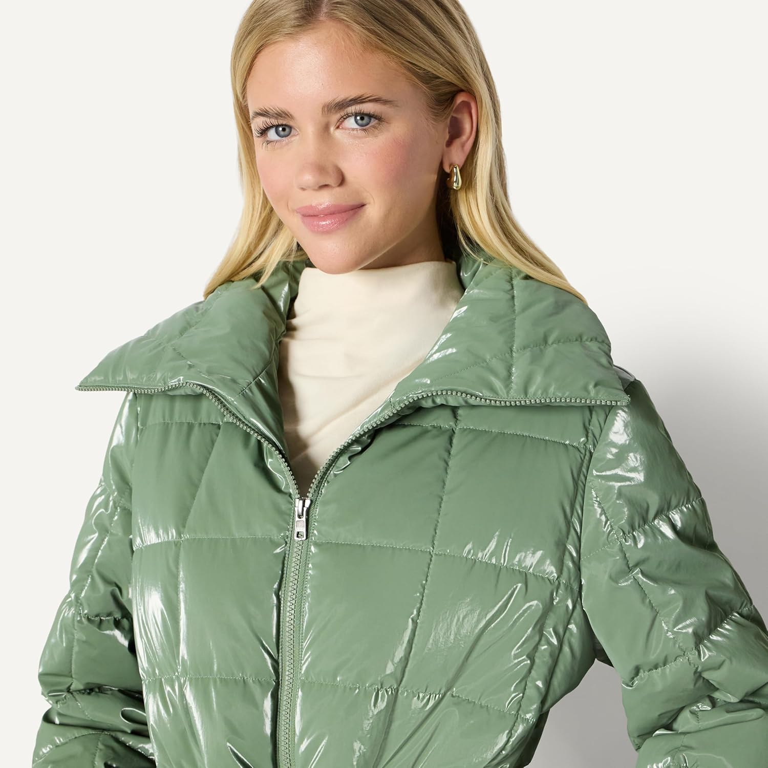 Detalle de Amazon Essentials Women's Oversized-Fit Square Quilted Puffer Jacket with Adjustable Waist