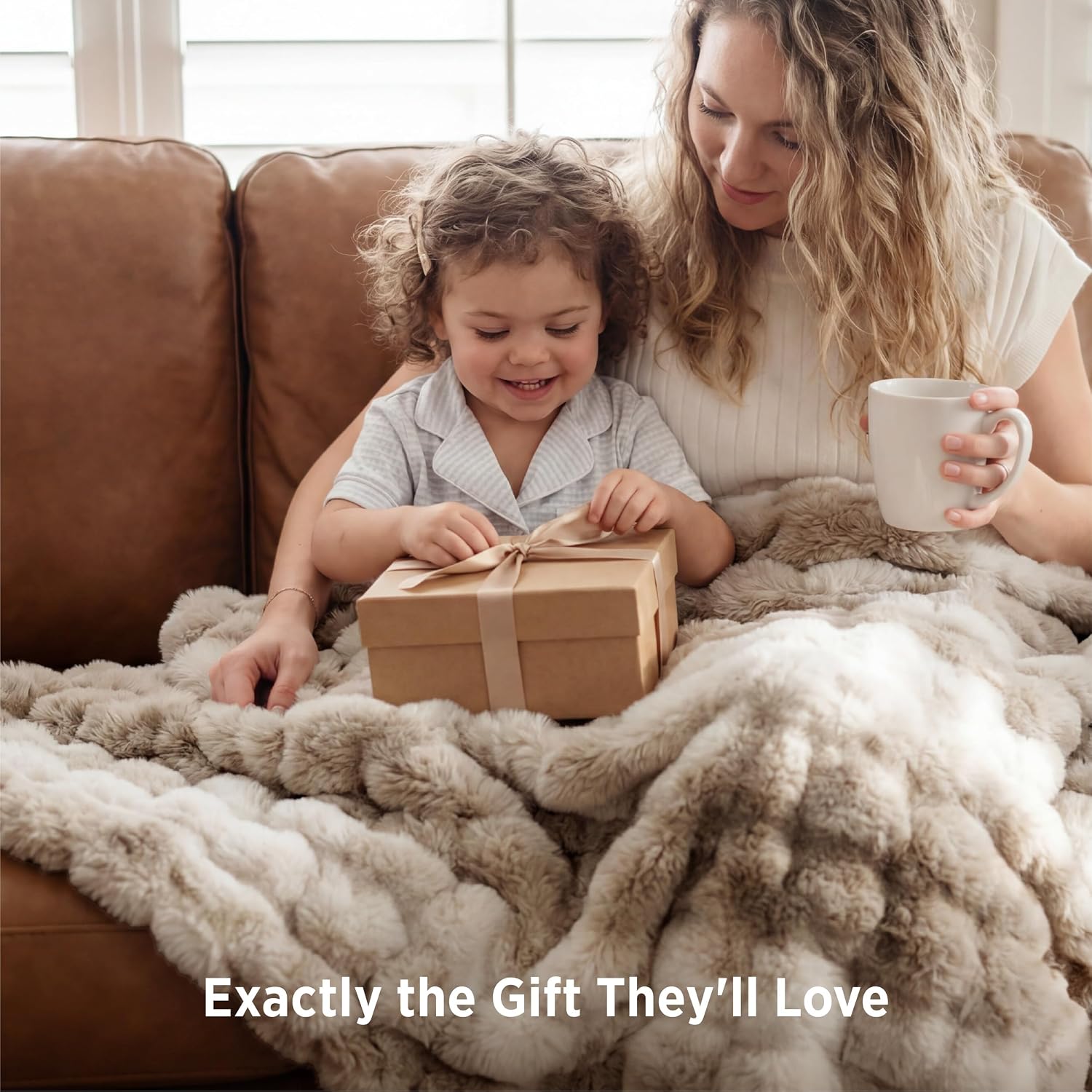 Detalle 1 de Bedsure Faux Fur Blanket, 60" x 80