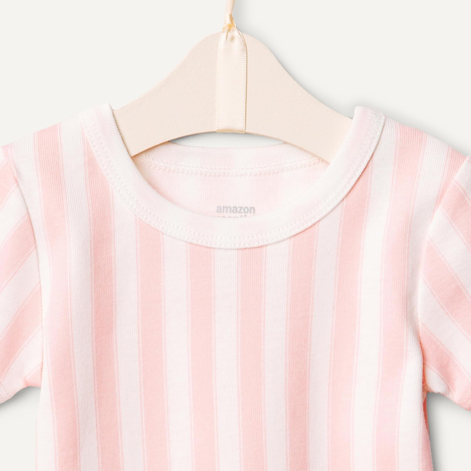 Detalle 2 de Amazon Essentials x Sofia Grainge Pyjama-Set, enganliegend, mit kurzen Ärmeln