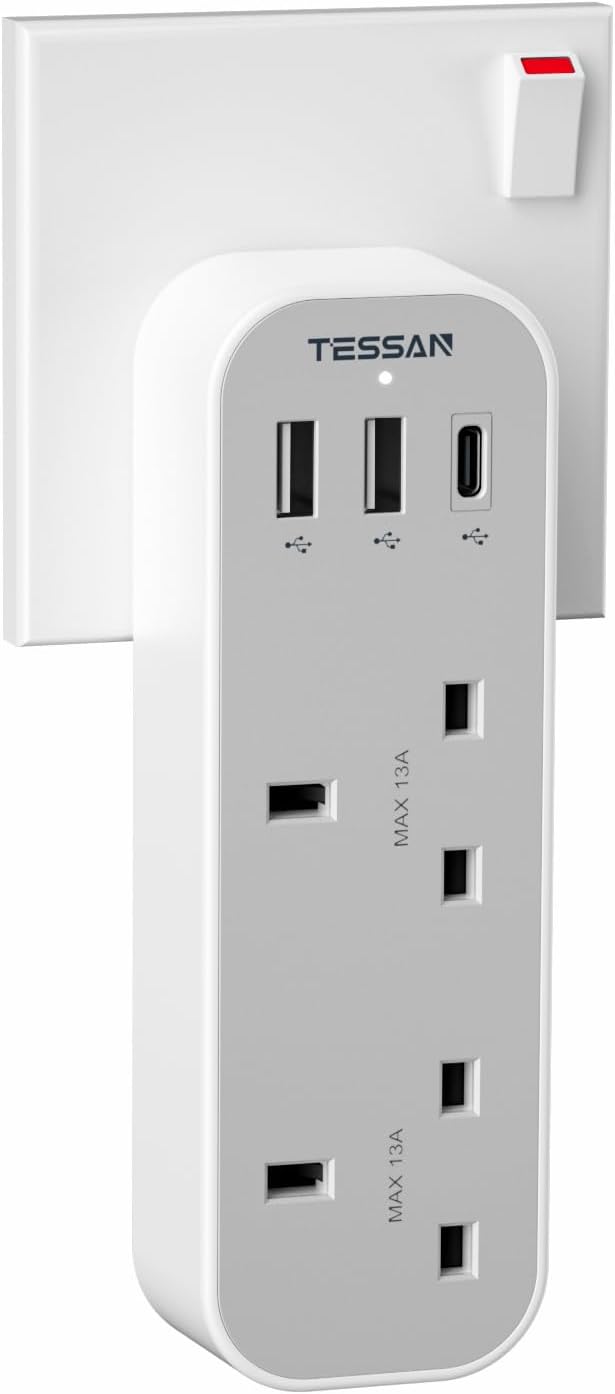 Detalle de TESSAN 13A double plug adapter with 3 USB