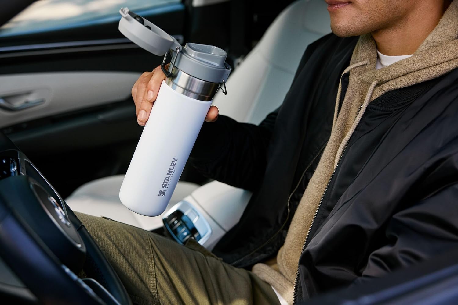 Detalle 2 de Stanley Quick Flip GO 24 oz Water Bottle