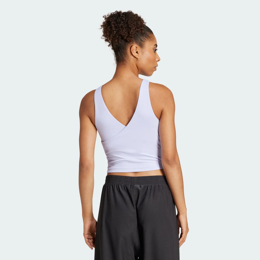 Detalle de Top con sujetador integrado Yoga de Adidas