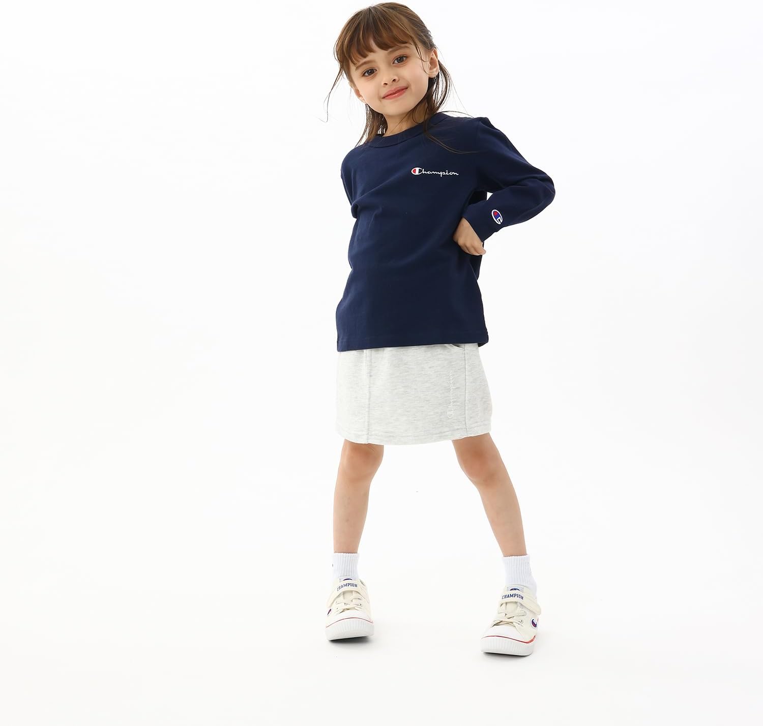 Detalle de Champion CKSY404Z キッズ長袖Tシャツ 綿100%・バインダーネック・胸ロゴ刺繍